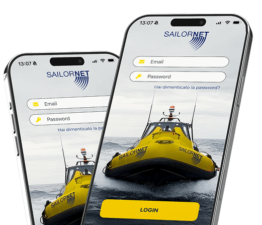 App Sailornet mostrata su due smartphone, schermata di login e mappa con imbarcazione di soccorso